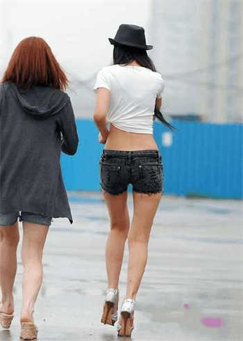 工地上晚上夫妻房子
