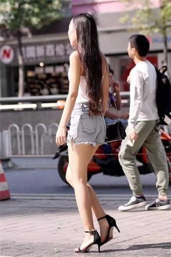 可爱女友小曼之黑店