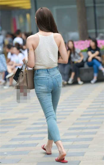 撒谎被学霸男友打pp的图片