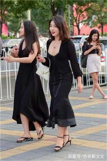 寡妇炕上干柴烈火