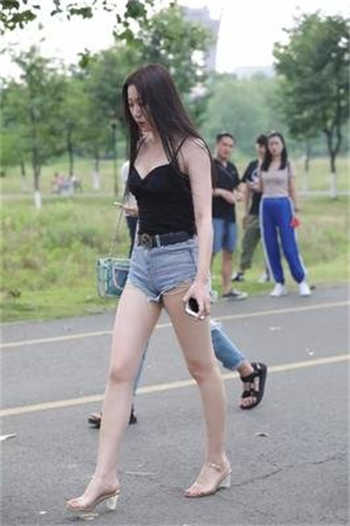 萌新灰白礼包码