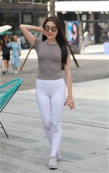 女销售为卖房和顾客睡觉