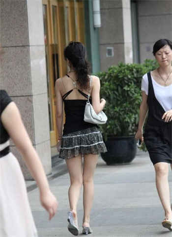女儿自愿献身父亲