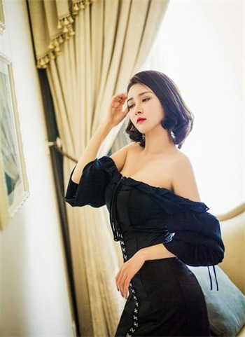 女主逃婚坐进了男主的车