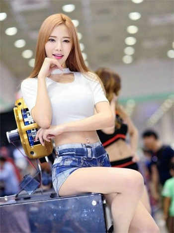抖音穿旗袍的老板娘是谁