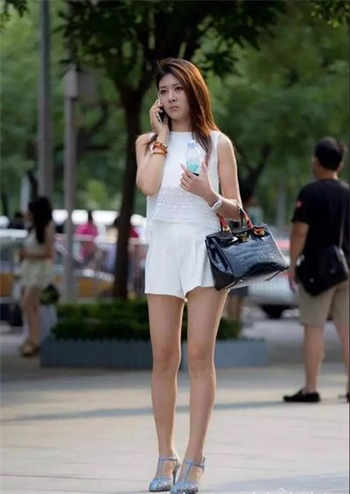 主人跪下腿分开惩罚