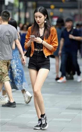 雨天带刀不带伞李彤彤