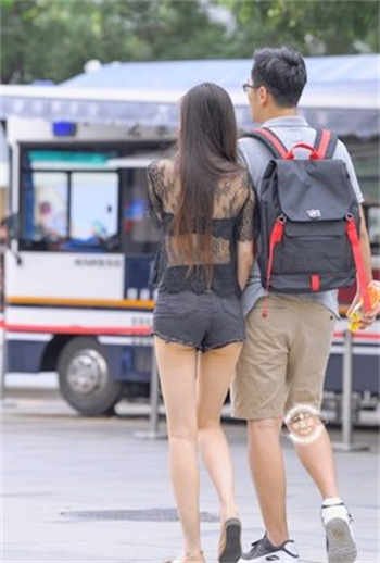 漂亮的私人游泳教练