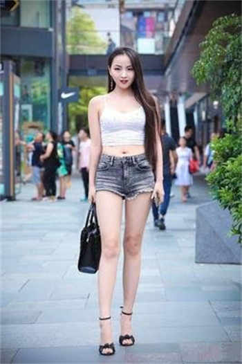 扶着他的肿胀坐下去