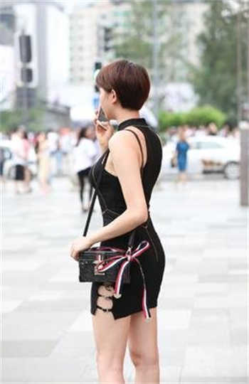 漂亮老婆在家修空调
