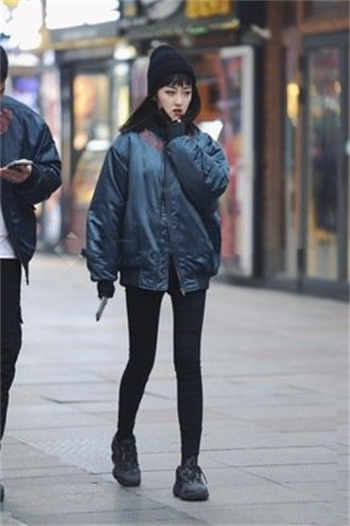 六年级女小学生的脚图片
