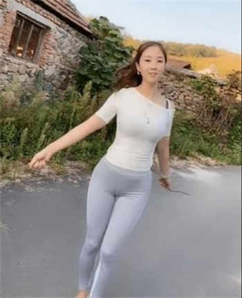 利世抖娘粉色jk